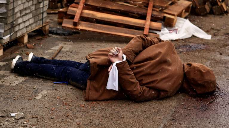 Εκτελέσεις αμάχων στην Ουκρανία: Τα πρωτοσέλιδα του διεθνούς Τύπου για τα πτώματα στους δρόμους της Μπούτσα