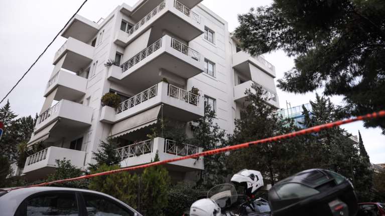 Χαλάνδρι: Γυναίκα πυροβόλησε δύο φορές τον πρώην σύντροφό της, μπροστά στη 12χρονη κόρη τους