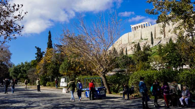 Καιρός: Λιακάδα και ζέστη σε όλη τη χώρα - Στους 25 βαθμούς ο υδράργυρος