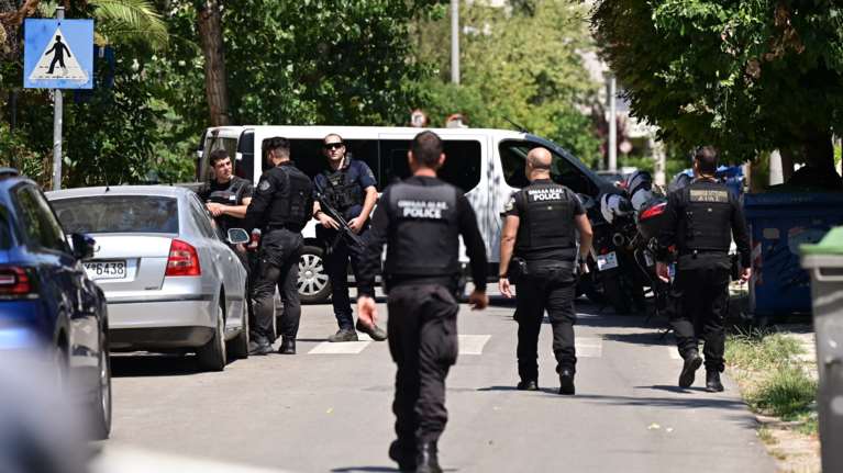 Χαλάνδρι: Στο σώμα της 47χρονης έμεινε η λάμα από το μαχαίρι του 28χρονου - Eπιτέθηκε με πρωτοφανή αγριότητα