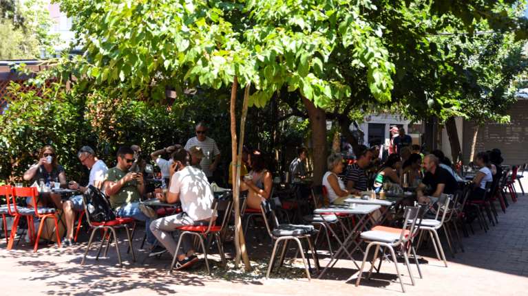 Μείωση ΦΠΑ στον καφέ: Γιατί δεν είδαν διαφορά στην τσέπη τους οι καταναλωτές [Βίντεο]