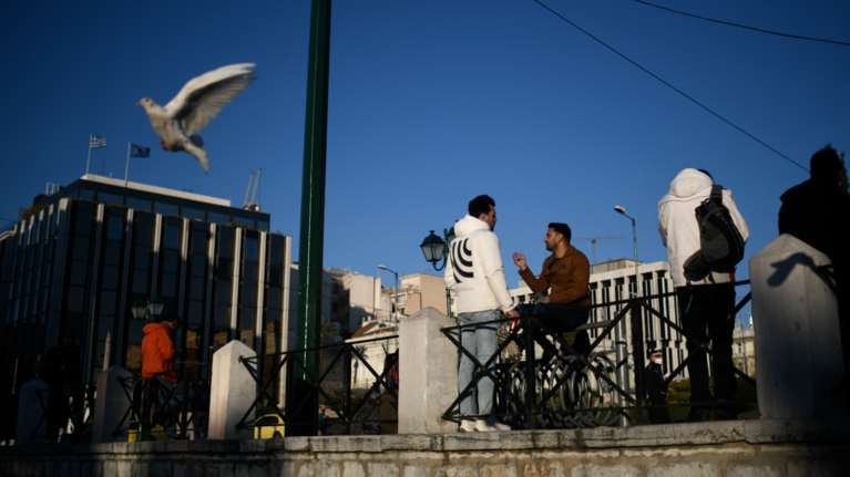 Κορονοϊός: Μια &quot;ανάσα&quot; από τους 100 θανάτους - 19.504 νέα κρούσματα και 484 διασωληνωμένοι