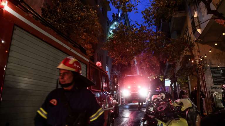 Φωτιά σε αποθήκη ξυλείας στον Ταύρο - Πήρε διαστάσεις από τα εύφλεκτα υλικά