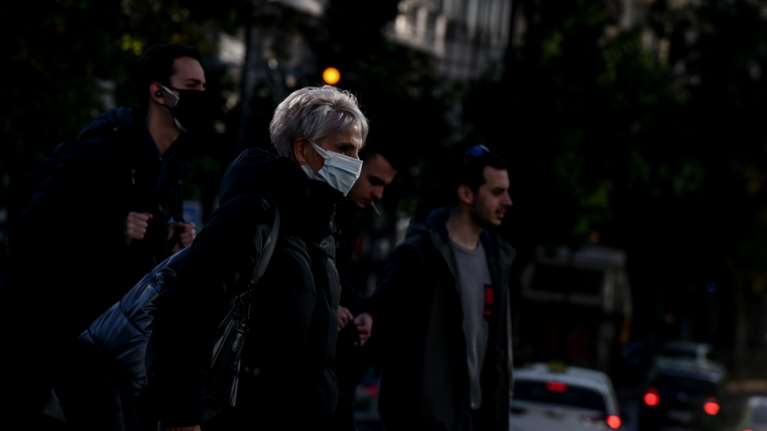 Κορονοϊός: Σχεδόν 3000 τα νέα κρούσματα σε Αττική και Θεσσαλονίκη - &quot;Βράζουν&quot; Κρήτη και Αχαΐα