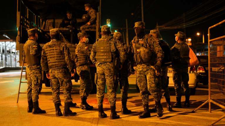 Ισημερινός: Πάνω από 100 κρατούμενοι νεκροί μετά από συγκρούσεις σε φυλακή