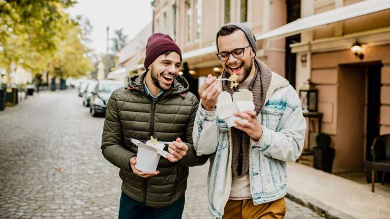 Διατροφικές συμβουλές για να μην παίρνεις κιλά τρώγοντας έξω