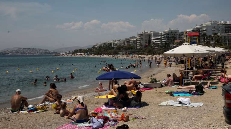 Καιρός: Καμίνι και σήμερα με τον υδράργυρο να ξεπερνάει τους 40 βαθμούς - Πότε μας &quot;χτυπάει&quot; νέο κύμα καύσωνα