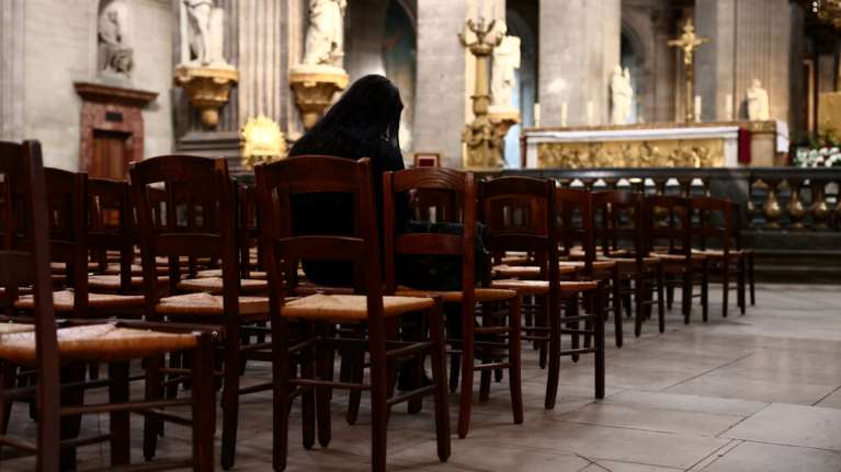 Σάλος με τους παιδεραστές ιερείς της Γαλλικής Καθολικής Εκκλησίας: Κακοποίησαν 216.000 παιδιά από το 1950