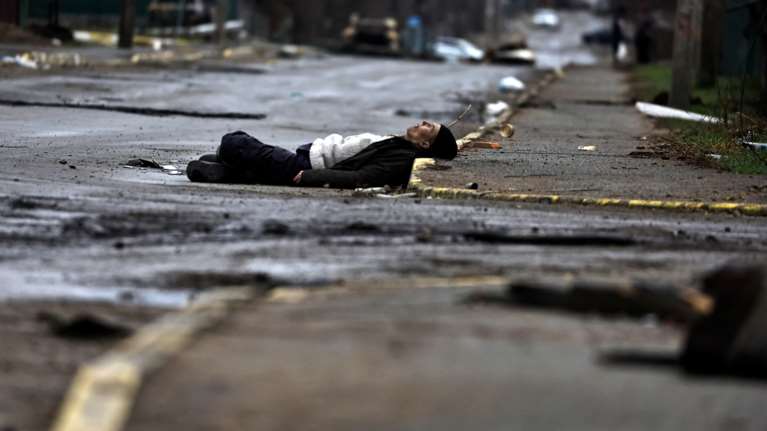 Το BBC αποκαλύπτει τα ψέματα των Ρώσων για τη σφαγή στην Μπούτσα- Τους εκτέλεσαν εν ψυχρώ, δεν είναι σκηνοθεσία