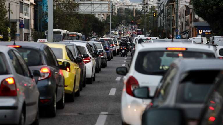 Αλλάζουν όλα σε σπίτια και αυτοκίνητα με τον νέο κλιματικό νόμο - Φρένο σε πετρέλαιο και βενζίνη - Οι χρονιές "σταθμοί"