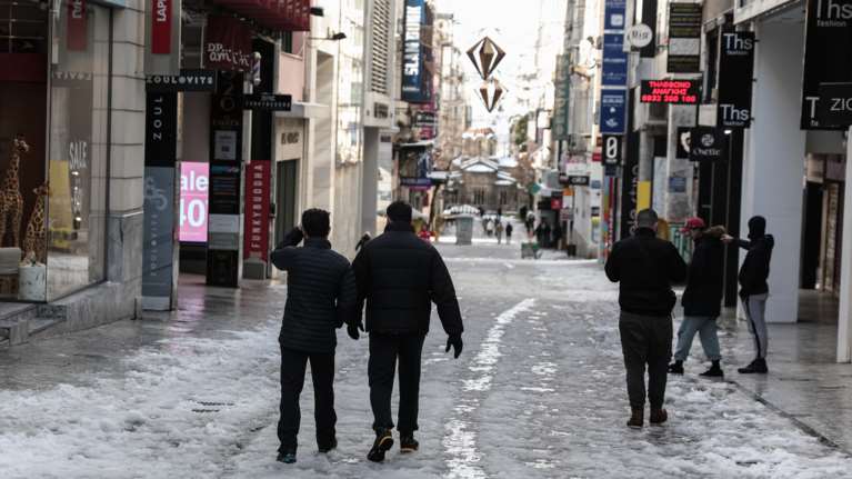 Κορονοϊός: 4.065 κρούσματα στην Αττική, 2.272 στη Θεσσαλονίκη - Στο &quot;κόκκινο&quot; ο Πειραιάς