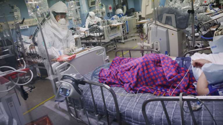 Κορονοϊός: Ασχημα νέα με 104 θανάτους και 657 διασωληνωμένους - 6.677 τα νέα κρούσματα