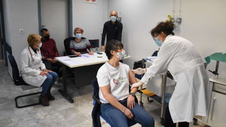 Ο ΠΟΥ &quot;τα βάζει&quot; με την Ευρώπη: Aπαράδεκτα αργoί οι ρυθμοί εμβολιασμού- Κάντε γρήγορα