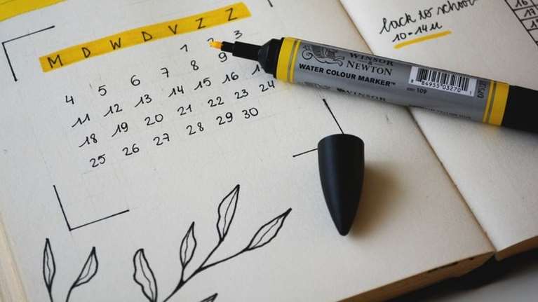 Αργίες 2022: Φουλ τριήμερα η νέα χρονιά - Πότε πέφτουν γιορτές και επέτειοι [Βίντεο]