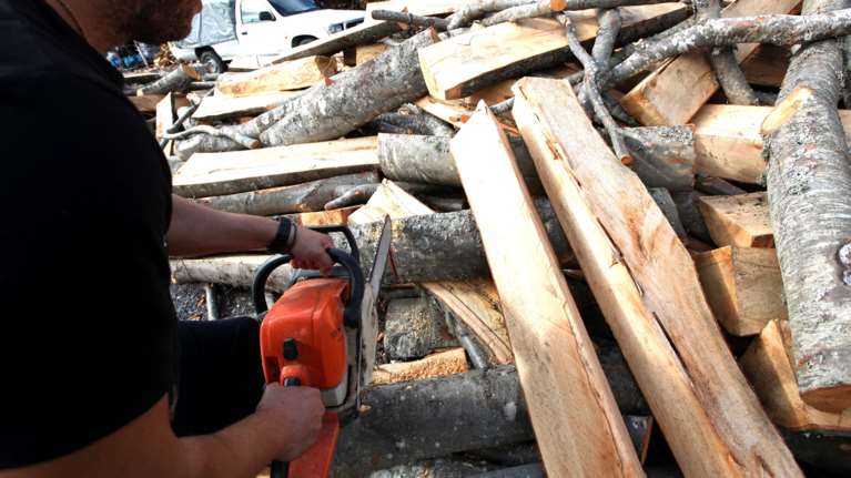 Χανιά: Άκουσαν μια κραυγή και μετά σιγή - Μαρτυρίες σοκ για τον 35χρονο που έκοψε τον λαιμό του με αλυσοπρίονο