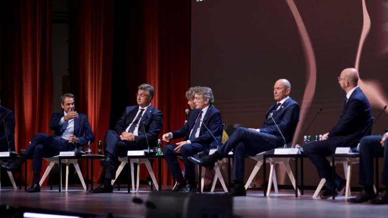 Διαφωνία Μητσοτάκη με Σασόλι για το προσφυγικό: Δεν θέλουμε ανεξέλεγκτες μαζικές ροές όπως το 2015