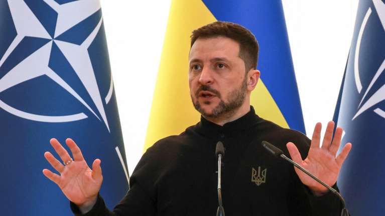 Εκεχειρία για τουλάχιστον 30 ημέρες ζητά ο Ζελένσκι: Κατηγορεί τη Μόσχα ότι παραβίασε την &quot;πασχαλινή&quot; 2.000 φορές
