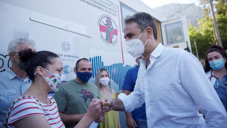 Ξεκάθαρο μήνυμα Μητσοτάκη από το Ηράκλειο: Η χώρα δεν θα ξανακλείσει - Κινητές μονάδες εμβολιασμού και στα ξενοδοχεία