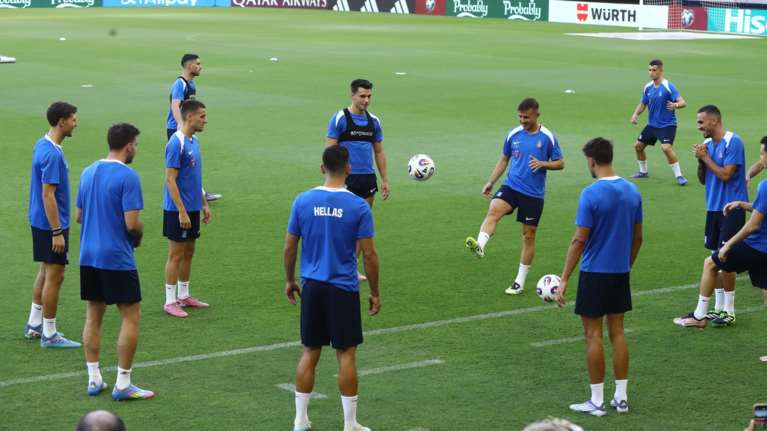 Αντίστροφη μέτρηση για το  Ελλάδα - Δανία: Κατάμεστο το γήπεδο για το παιχνίδι που θα κρίνει πολλά...