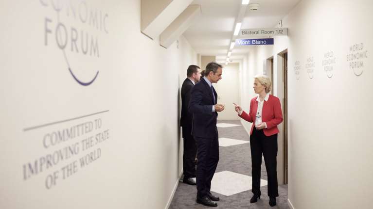 Στο Νταβός ο Μητσοτάκης για το Παγκόσμιο Οικονομικό Φόρουμ - Συνάντηση με Φον ντερ Λάιεν και Γκεοργκίεβα