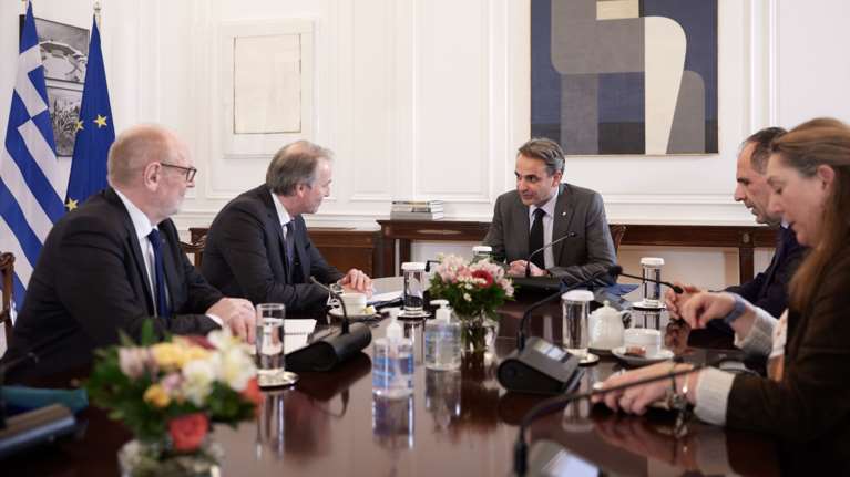 Συνάντηση Μητσοτάκη με την αποστολή της ΕΕ για την αναβάθμιση των σιδηροδρόμων: "Θα αξιοποιήσουμε την εμπειρία σας"