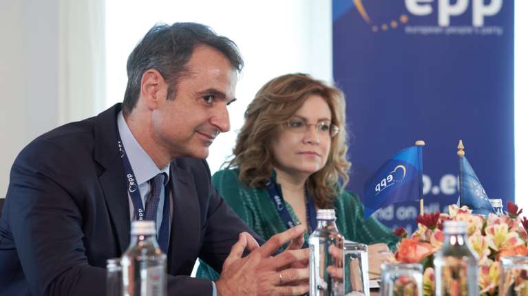 ΣΥΡΙΖΑ: Ο Μητσοτάκης θα αποπέμψει την Σπυράκη ή θα κάνει πως δεν την γνωρίζει όπως την Καϊλή;