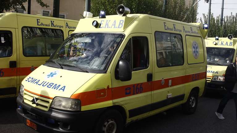 Καύσωνας: Διπλάσιες οι κλήσεις για βοήθεια στο ΕΚΑΒ - Ποια είναι τα συμπτώματα της θερμοπληξίας