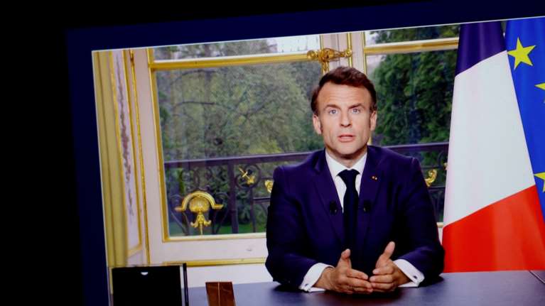 Ανυποχώρητος ο Μακρόν: Η αναμόρφωση του συνταξιοδοτικού θα εφαρμοστεί - Τι είπε στο διάγγελμά του στον γαλλικό λαό