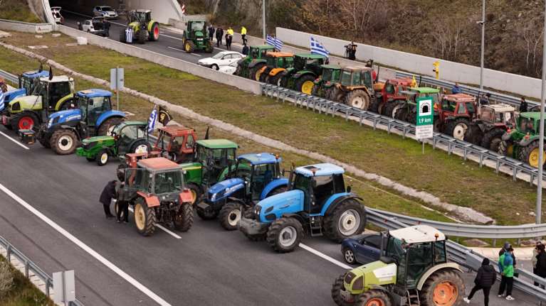 Η "κάθοδος" των αγροτών στην Αθήνα: Συνεδριάζουν για τη συνάντηση με Μητσοτάκη - "Πάμε με μικρό καλάθι"