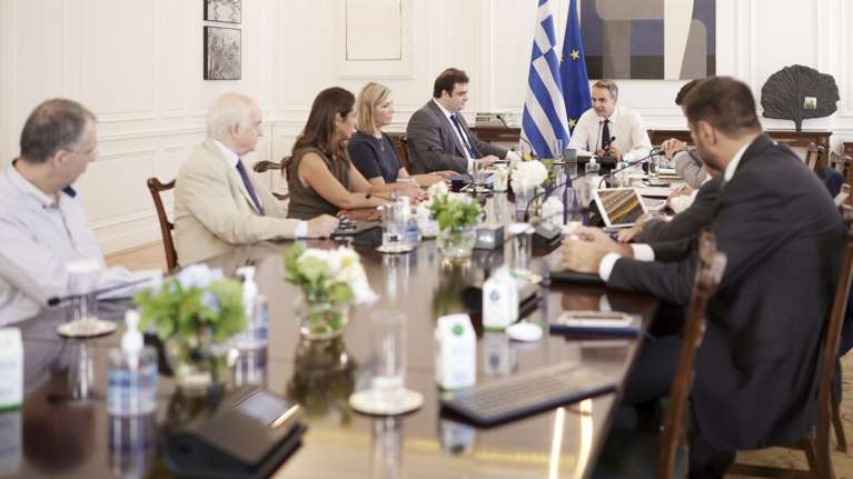 Ο Μητσοτάκης στο υπουργείο Παιδείας: Σύντομα θα διαθέτουμε και μη κρατικά πανεπιστήμια, διορθώνουμε την ανορθογραφία