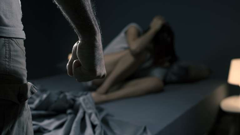 Εφιάλτης για γνωστό μοντέλο στα χέρια του πρώην συντρόφου της: &quot;Εχουν χωρίσει χρόνια και δεν την αφήνει να ηρεμήσει&quot;