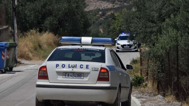 Κινηματογραφική ληστεία στον Μυλοπόταμο: Κουκουλοφόροι ακινητοποίησαν όχημα ταχυμεταφορών