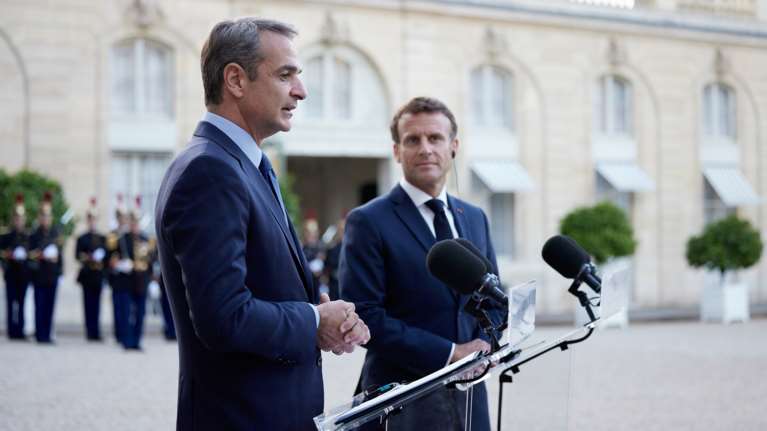 Τηλεφωνική επικοινωνία Μητσοτάκη με τον Εμανουέλ Μακρόν - Τι συζήτησαν