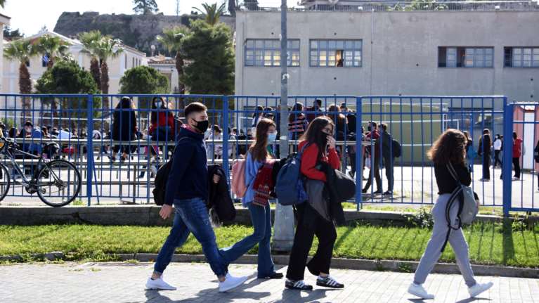 Μυτιλήνη: Συνελήφθη η καθηγήτρια που αρνούνταν να φορέσει μάσκα στο μάθημα