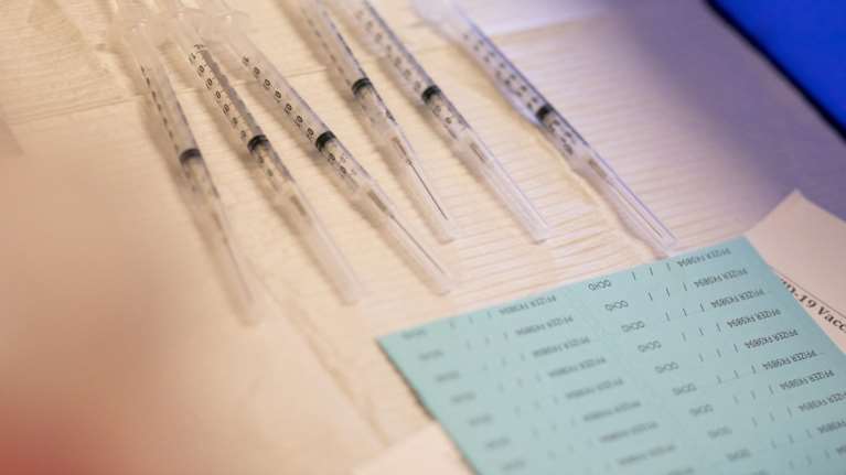 Κορονοϊός: Νέα έρευνα για τα επικαιροποιημένα διδύναμα εμβόλια και την επιπρόσθετη προστασία που παρέχουν