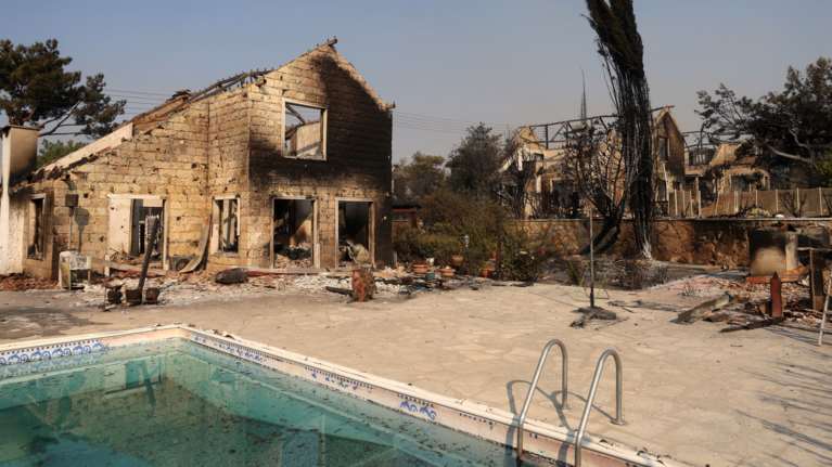 Φωτιά στην Κύπρο: Εικόνες από την ανυπολόγιστη καταστροφή με δύο νεκρούς - Μάχη με τις αναζωπυρώσεις