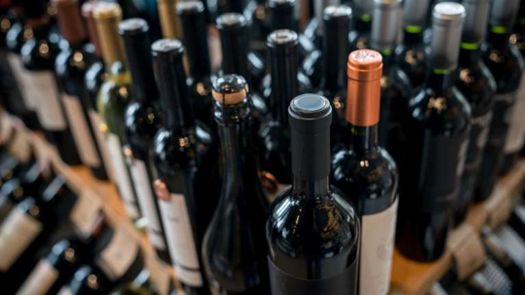 &quot;Εγώ θα τους χρεώσω 1.000 € τώρα, δε με νοιάζει&quot;: Οι συνομιλίες που έκαψαν τα μέλη του κυκλώματος λαθρεμπορίας ποτών