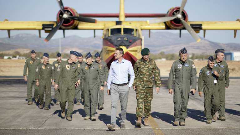 Στη βάση των Canadair ο Μητσοτάκης: &quot;Να μαθαίνουμε από όποια αστοχία μας&quot; [εικόνες]