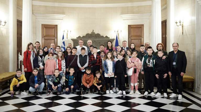 Συνάντηση Μητσοτάκη με μαθητές των μειονοτικών σχολείων Ροδόπης - Τι του ζήτησαν παιδιά και εκπαιδευτικοί [εικόνες]