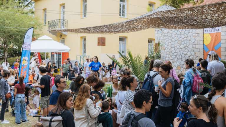 Φυσικό μεταλλικό νερό ΒΙΚΟΣ - Στηρίζει την τέχνη, την παιδική δημιουργία και τη βιωσιμότητα