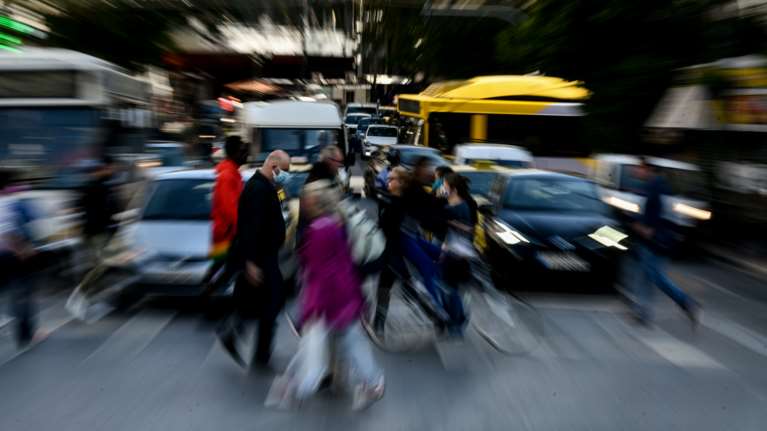 Αυτά είναι τα νέα μέτρα: Μάσκες παντού και λουκέτο στην εστίαση στη 1 το πρωί - Εκτιμήσεις για πάνω από 6.000 κρούσματα σήμερα