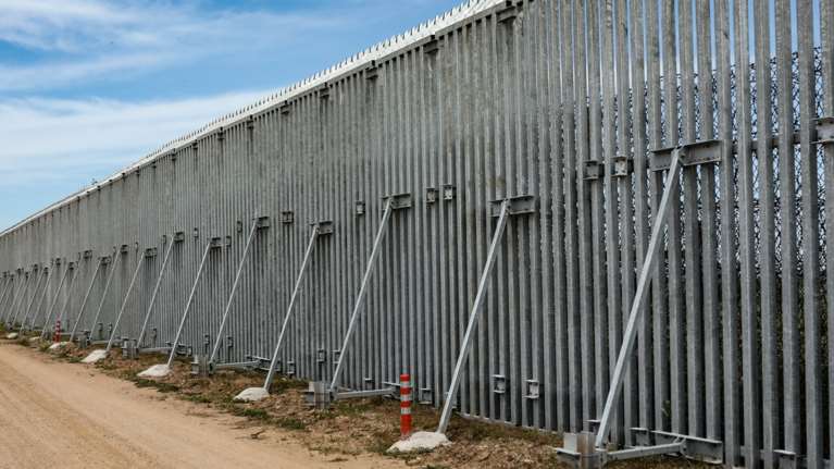 Μέτρα ΚΥΣΕΑ για υβριδικό πόλεμο: Eπέκταση του φράχτη στον Εβρο κατά 80 χλμ και ενίσχυση συστημάτων επιτήρησης