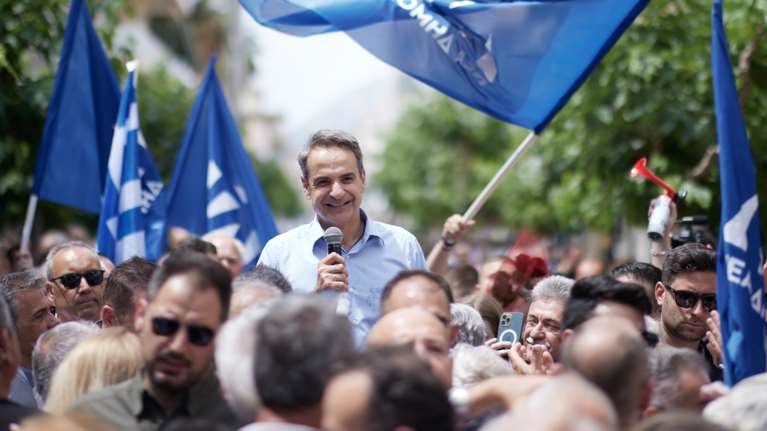 Μητσοτάκης: ΣΥΡΙΖΑ και ΠΑΣΟΚ αγαπούν τους φόρους - Το &quot;Πρόεδρε έλα με φόρα&quot; έγινε &quot;Πρόεδρε έλα με φόρους&quot;