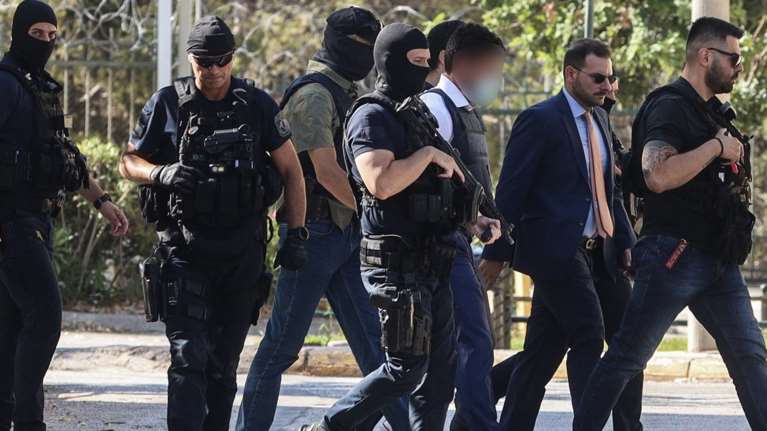 Ψυχικό: Εκτός από τον ηθικό αυτουργό, ψάχνουν και τον συνεργό του 44χρονου εκτελεστή  - Τα μεγάλα λάθη του