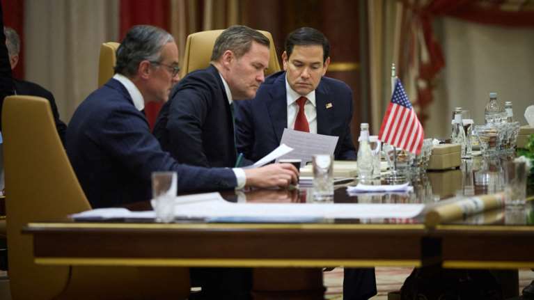 Ανάλυση Economist για την εκεχειρία: Πώς η Ουκρανία κινδύνευε με απόλυτη καταστροφή και τώρα κοιτάζει στα μάτια τη Ρωσία