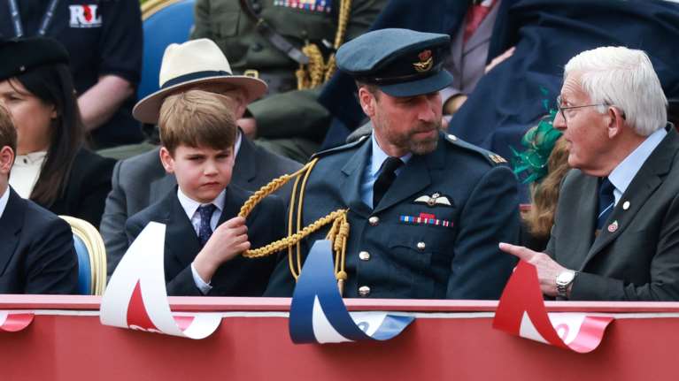 Πρίγκιπες εν δράσει: Ο σοβαρός Τζορτζ που εκπαιδεύεται για βασιλιάς και ο Λούις με τις γκριμάτσες και τα πειράγματα [εικόνες - βίντεο]