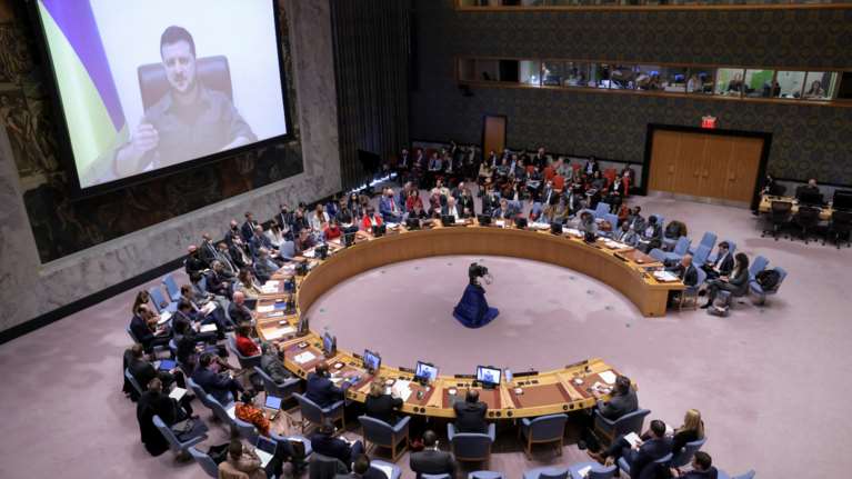 Παθιασμένος ο Ζελένσκι στο Σ.Α του ΟΗΕ: "Γυναίκες βιάστηκαν και δολοφονήθηκαν μπροστά στα παιδιά τους" [Βίντεο]