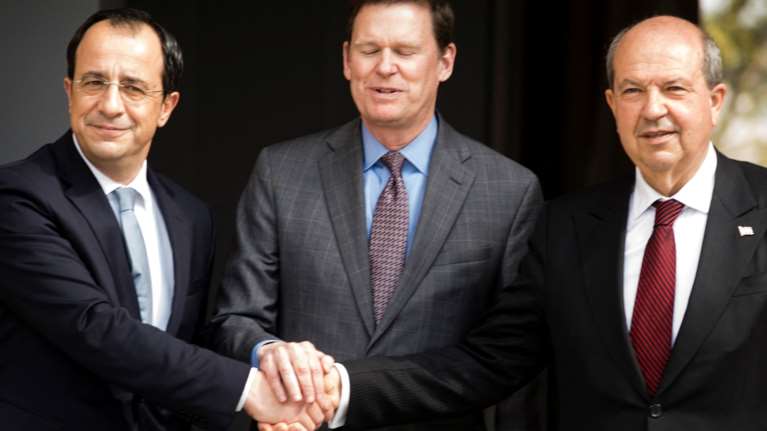 Κύπρος: Πρώτη συνάντηση Χριστοδουλίδη-Τατάρ στο παλιό αεροδρόμιο Λευκωσίας [εικόνες]