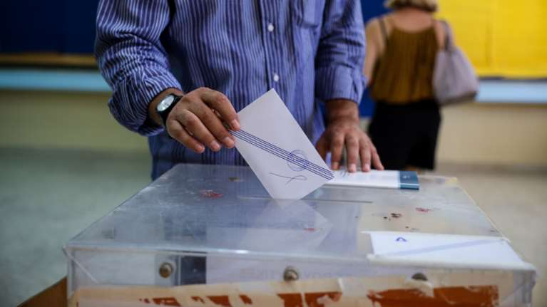 Τάσεις MRB: 11 μονάδες μπροστά η ΝΔ από τον ΣΥΡΙΖΑ - Άνοδος του ΚΙΝΑΛ μετά την ανάδειξη Ανδρουλάκη