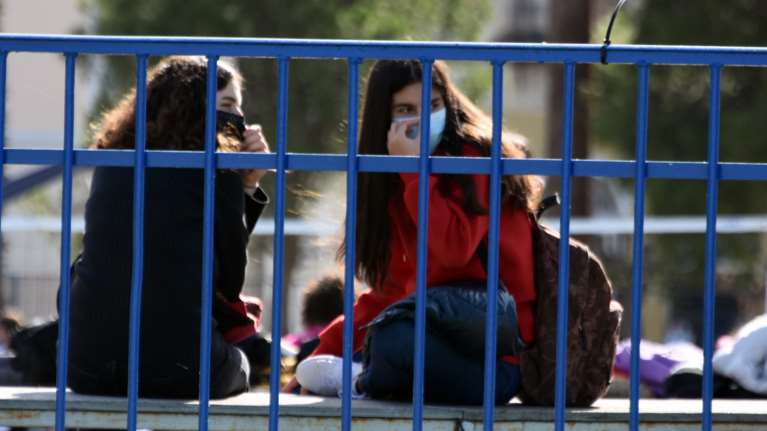 Ανοίγουν τα Λύκεια στις 12 Απριλίου με self test - Ακολουθούν Γυμνάσια και Δημοτικά